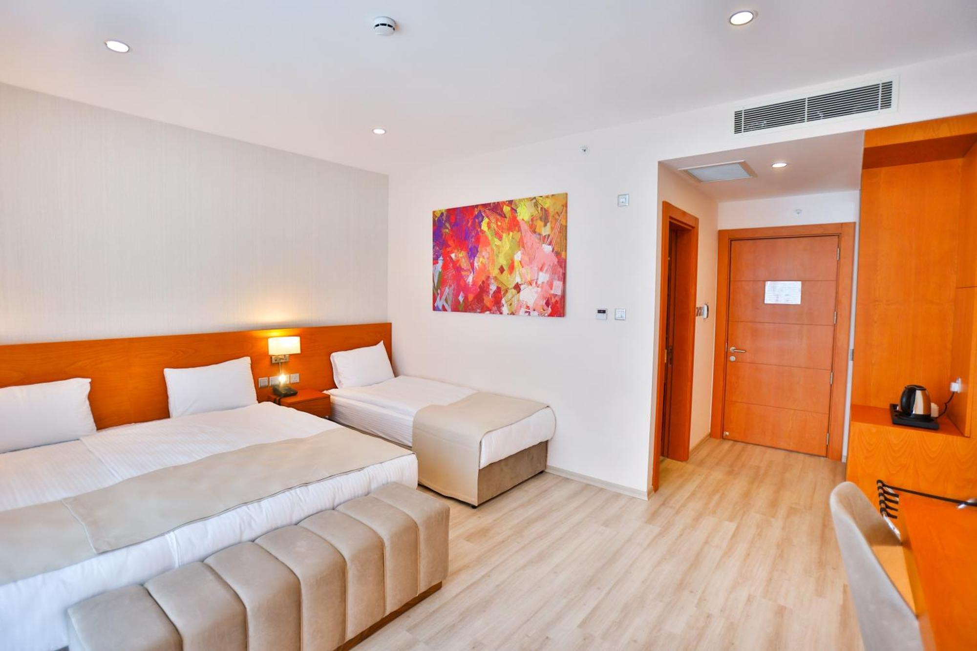 Caddem Inn Hotel Famagusta  Bagian luar foto
