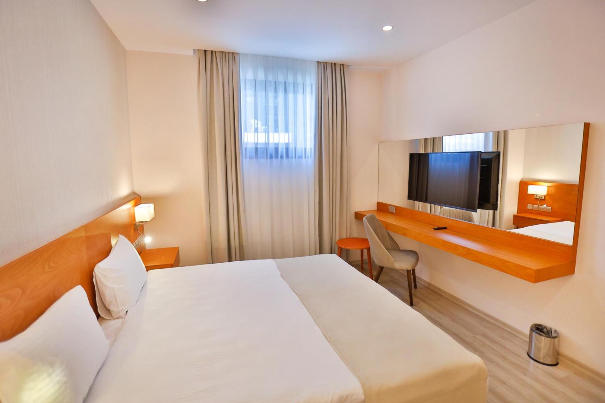 Caddem Inn Hotel Famagusta  Bagian luar foto