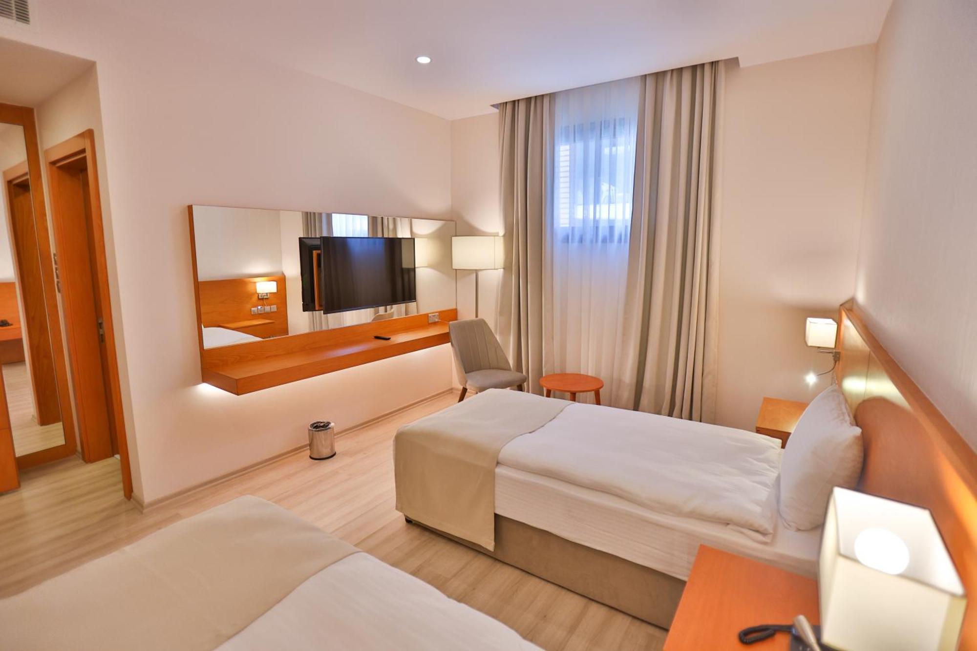 Caddem Inn Hotel Famagusta  Bagian luar foto